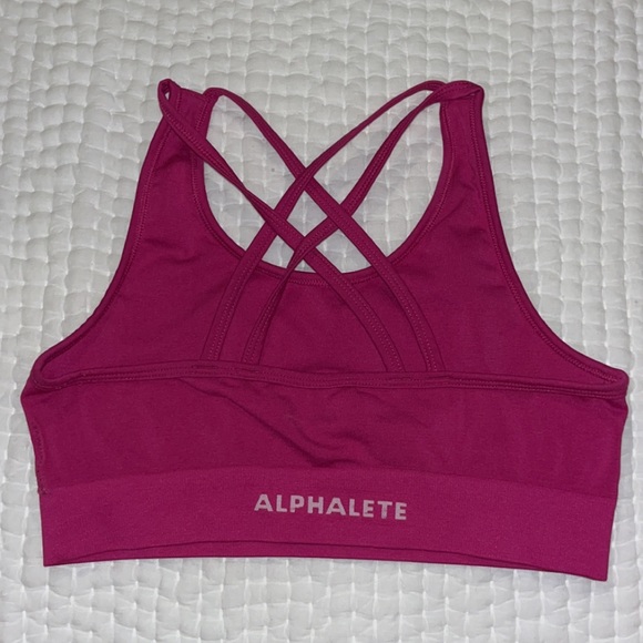 Alphalete Other - Alphalete revival bra shade magenta